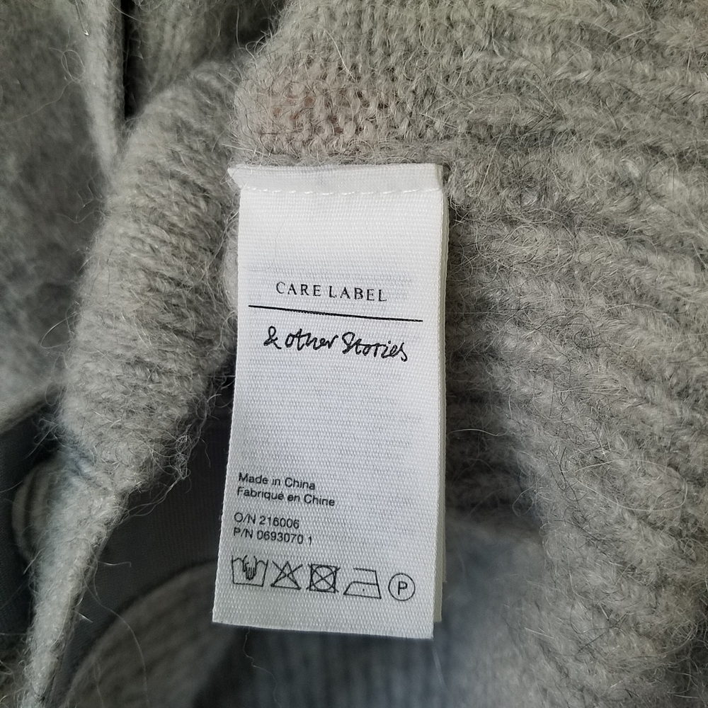 & Other Stories Light Gray V-Neck Fuzzy Cropped Cardigan - Picture 11 of 13